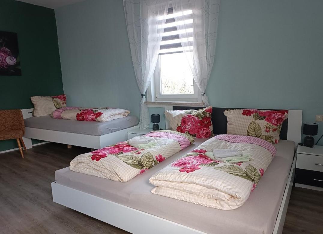 Dreibettzimmer mit Bad