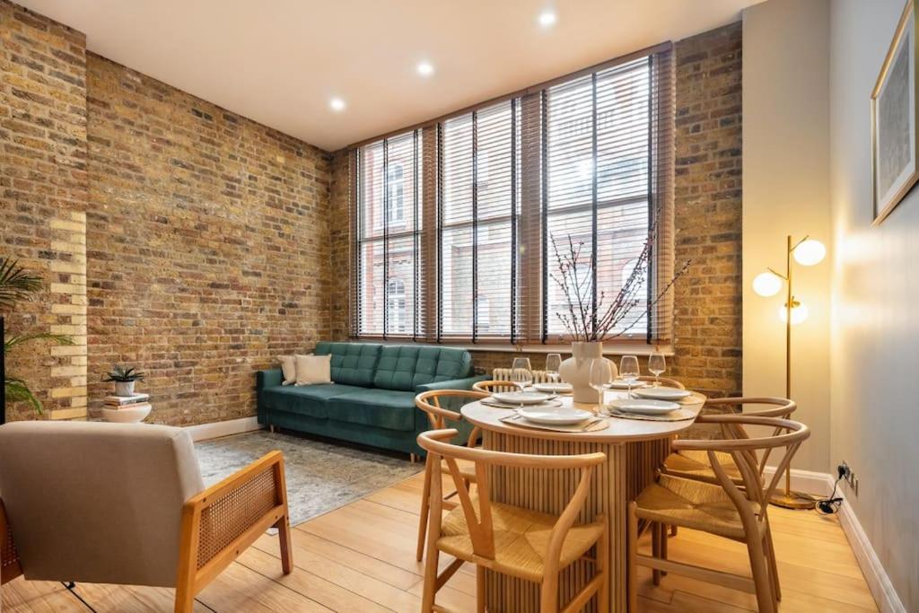 B&B London - Prime Covent Garden gem with Air-Con - Bed and Breakfast London