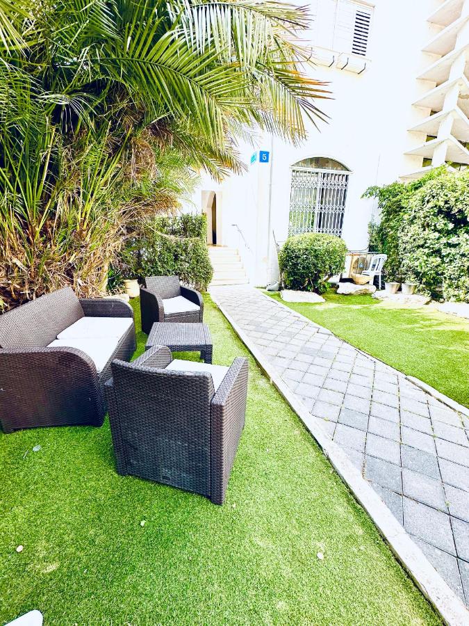 Garden apartment -Dizengoff Square, private garden - B&B