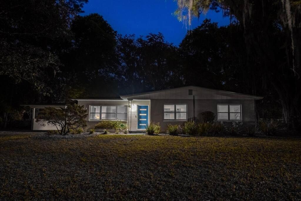 Modern Home Near UF, Stadium - Private Gazebo - Ferienwohnung
