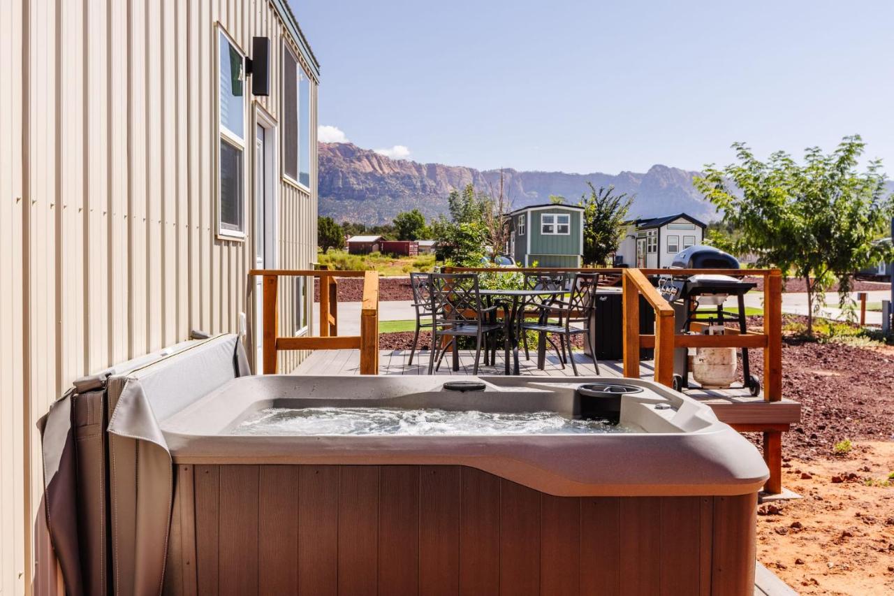 Jasper tiny home with private hottub - B&B