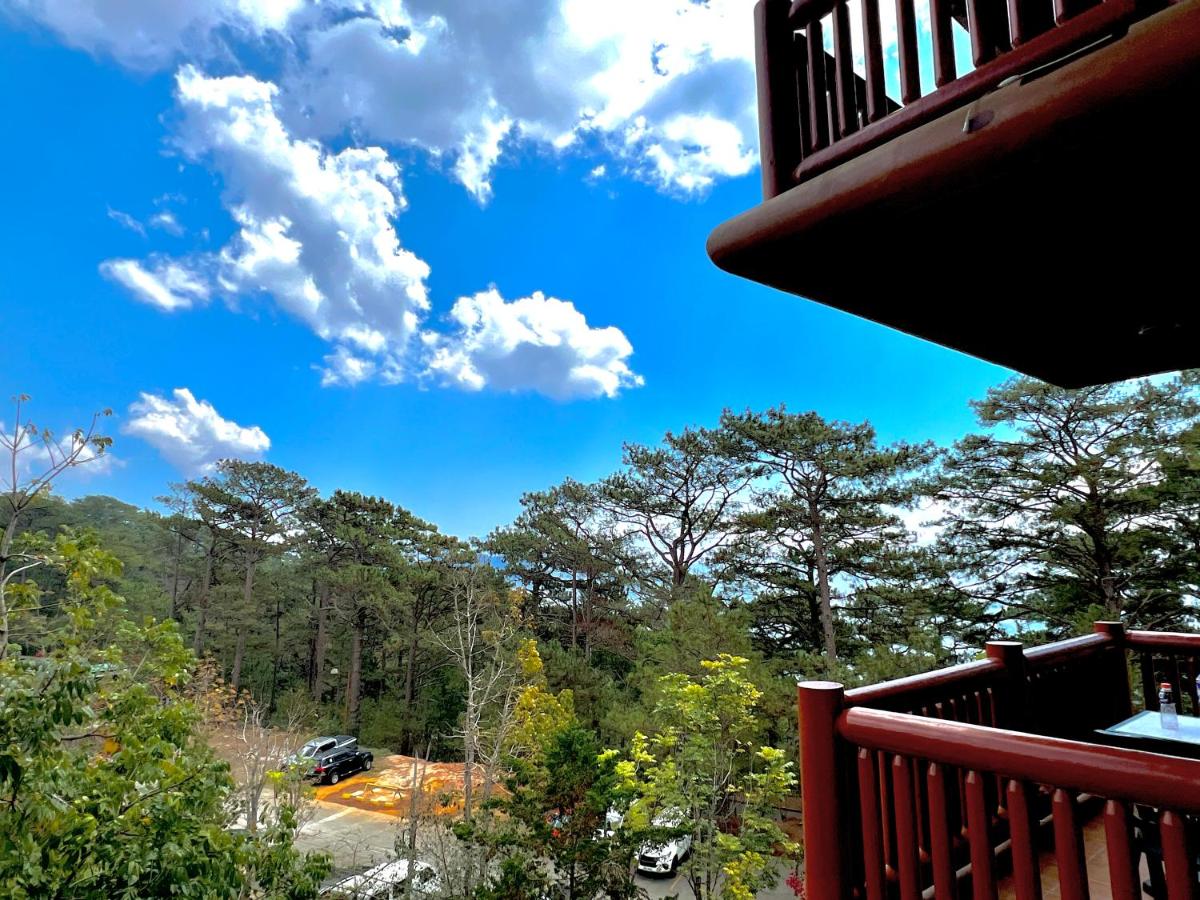 B&B Baguio City - The Forest Lodge at Camp John Hay privately owned unit with parking 371 - Bed and Breakfast Baguio City