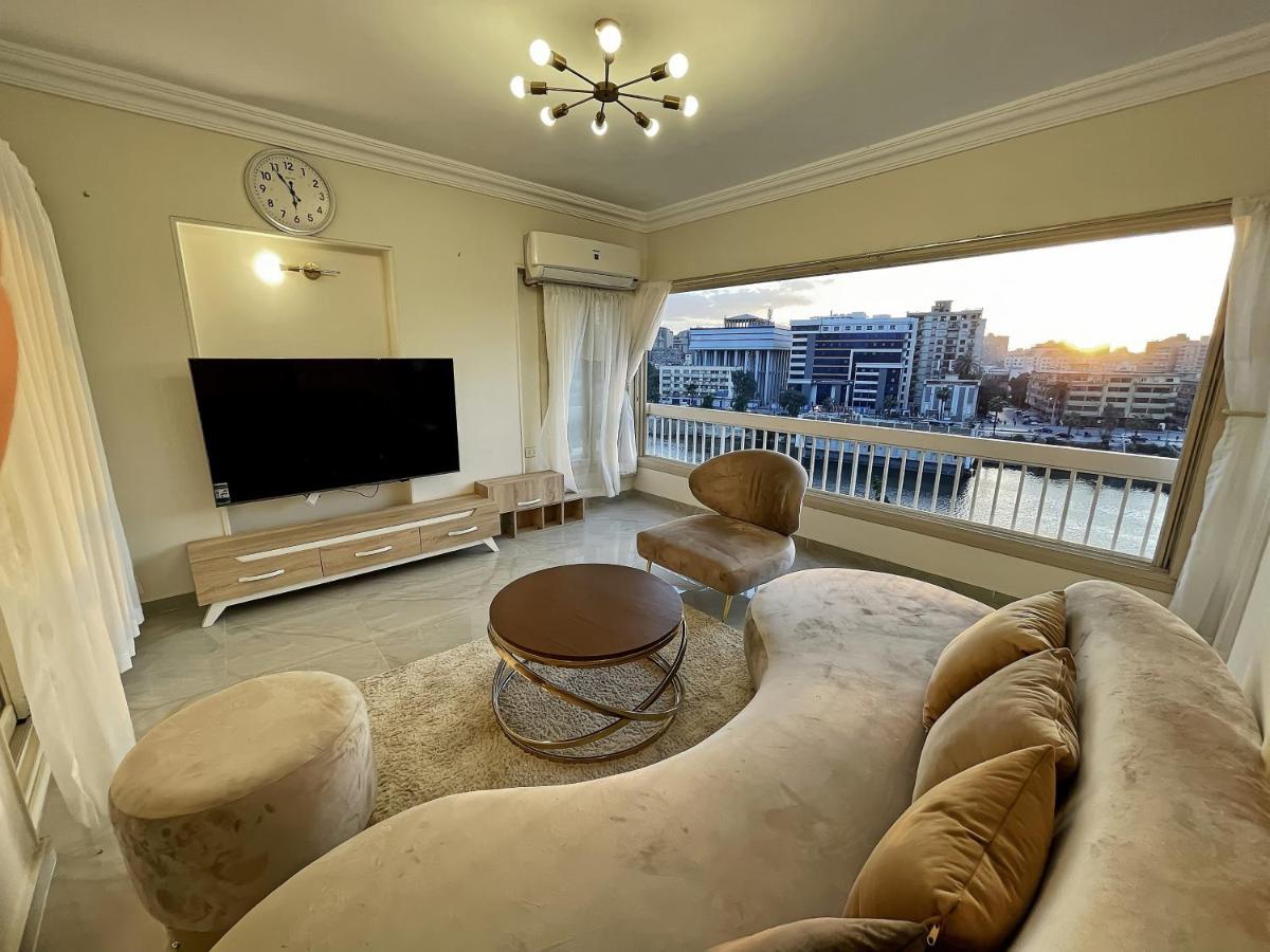 Nile view Zamalek Abuelfeda's Three bedrooms - Bed and Breakfast Caïro