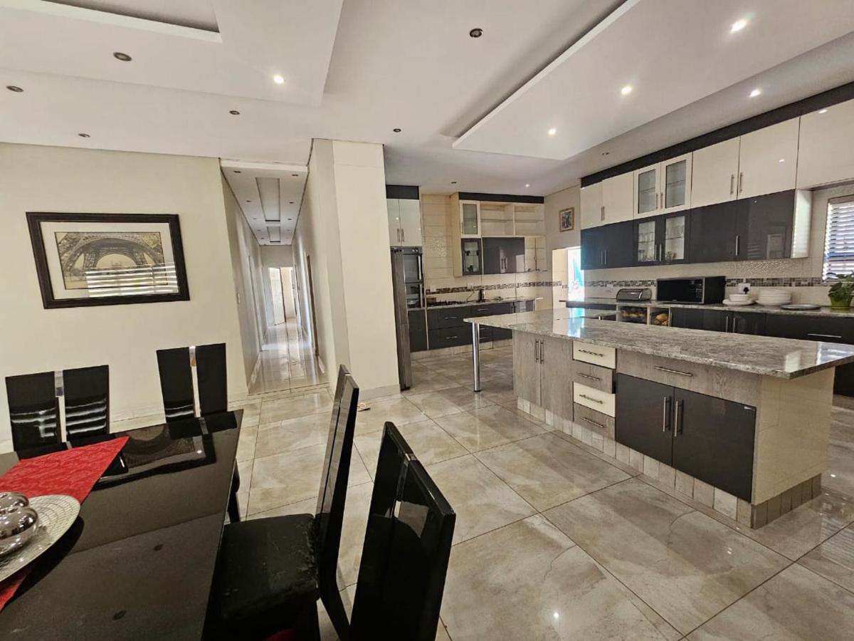 Omosa Guest House - B&B Rustenburg