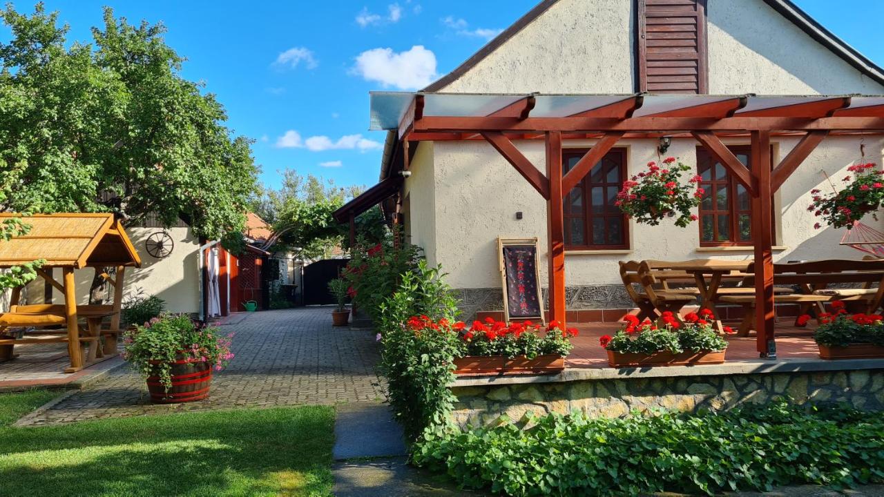Old House Bogacs - B&B