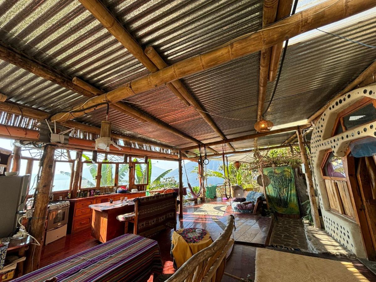 B&B San Marcos La Laguna - Earthship 3 levels apartment starboard cabin with lake view - Bed and Breakfast San Marcos La Laguna