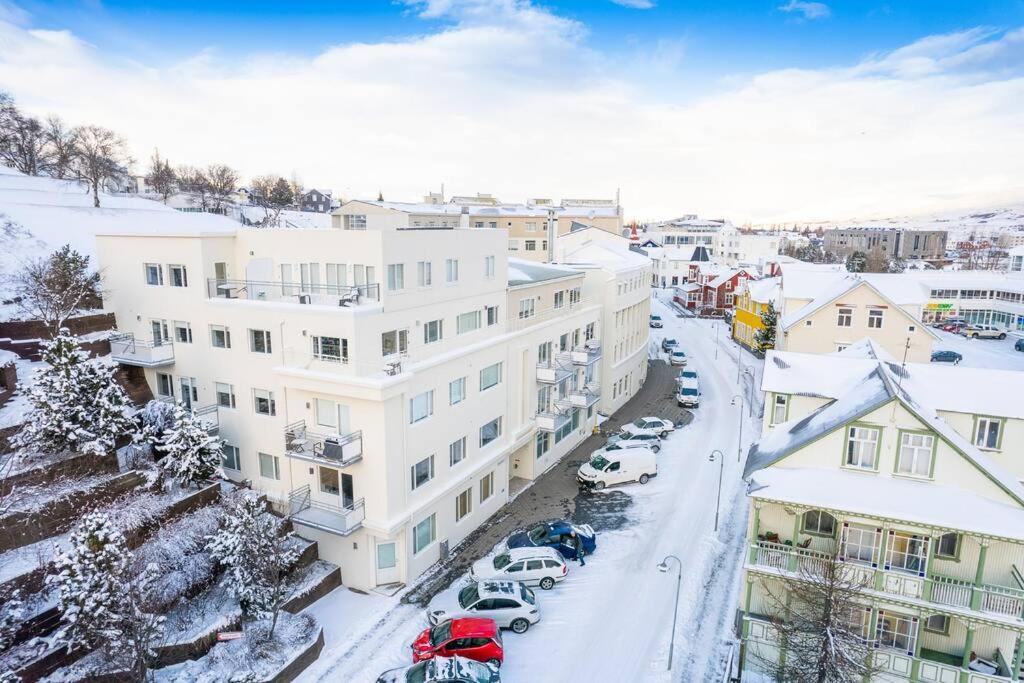 B&B Akureyri - Warm and cosy downtown apartment - Bed and Breakfast Akureyri