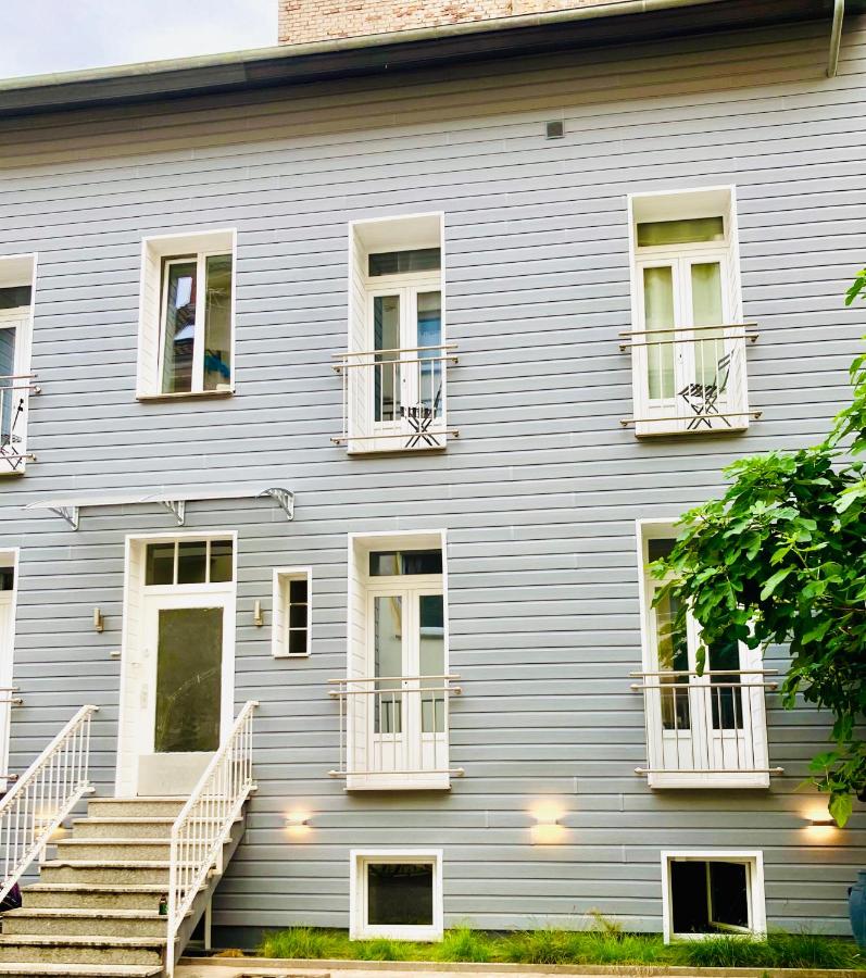 Living at Saarpartments - AdultsOnly - Business & Holiday Homes with Kitchen for Long- and Short Term stay, 3 min to St Johanner Markt and Points of Interest - B&B