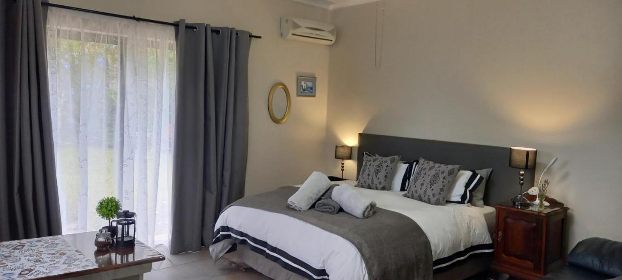 1-On-Scott Garden Suites - Chambres d’hôtes