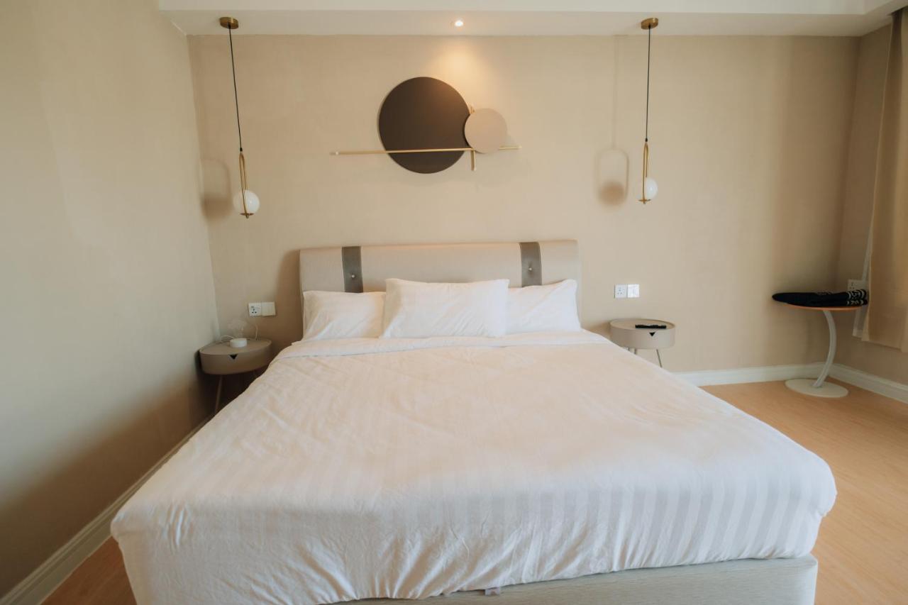 Deluxe Room (2 Adults + 1 Child)