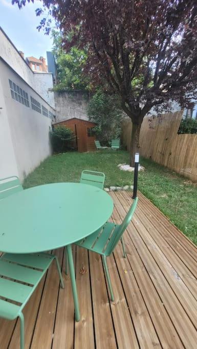 Maisonnette avec jardin proche Paris - Bed and Breakfast