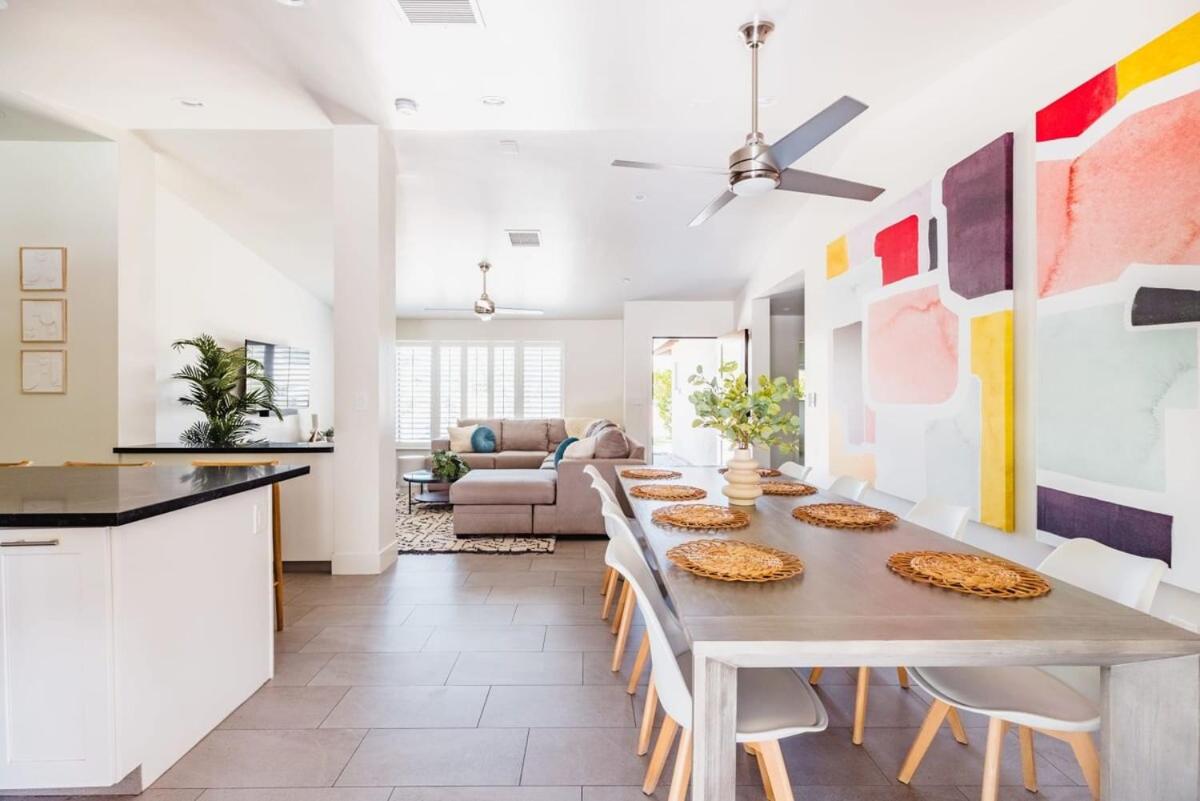 Heated Pool Outdoor Kitchen Patio Modern Design - B&B