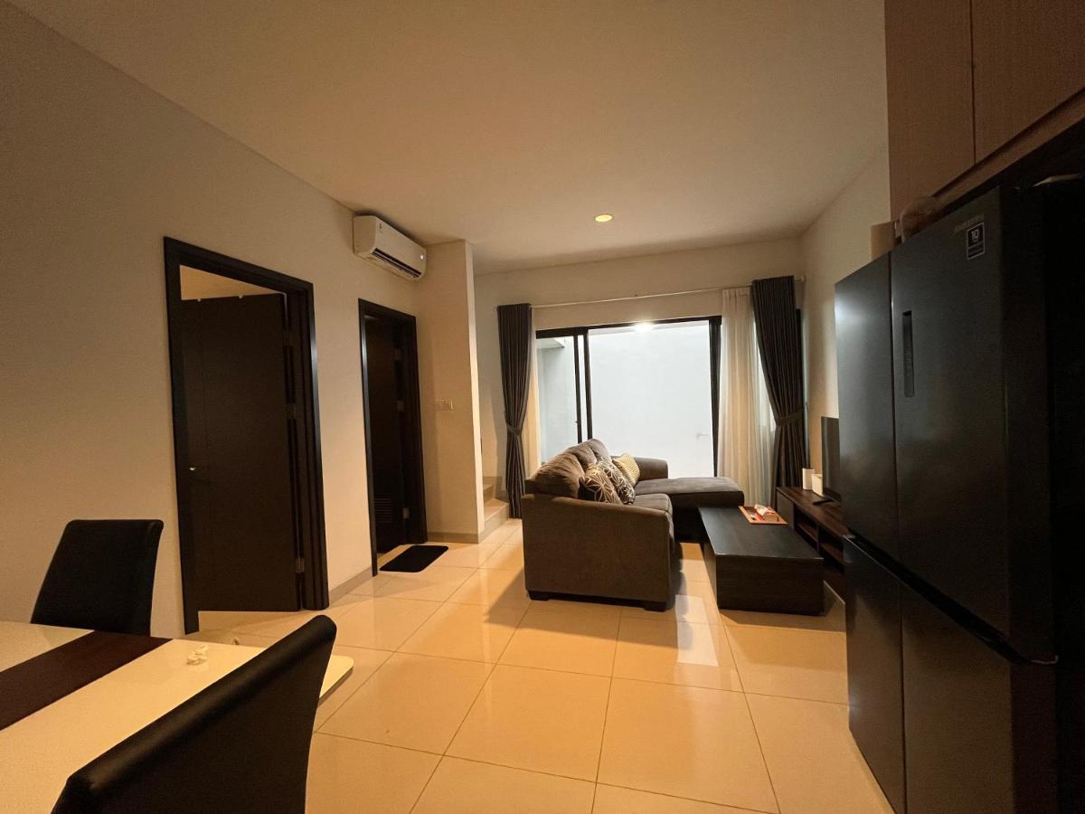 2 Floor Cozy House in Wisteria Jakarta Garden City - Ferienwohnung Jakarta