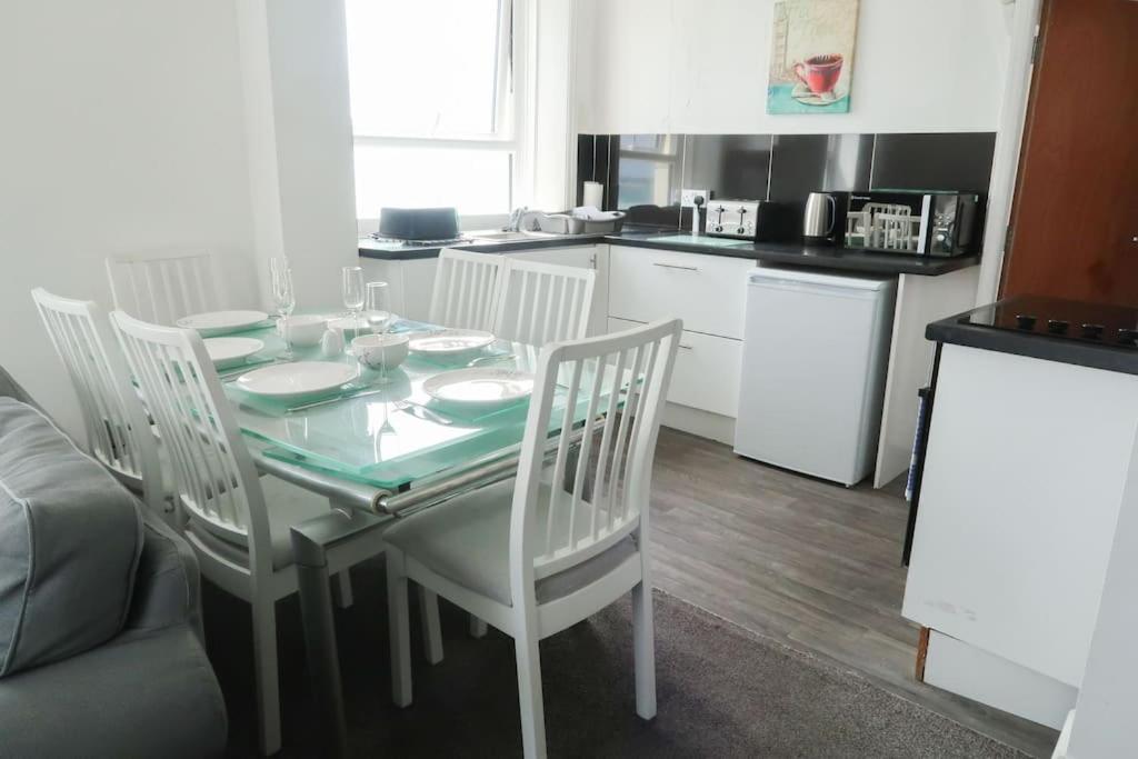 B&B Bridlington - Farina No8, 3 bedroom Sea view apartment sleeping 7 guests - Bed and Breakfast Bridlington