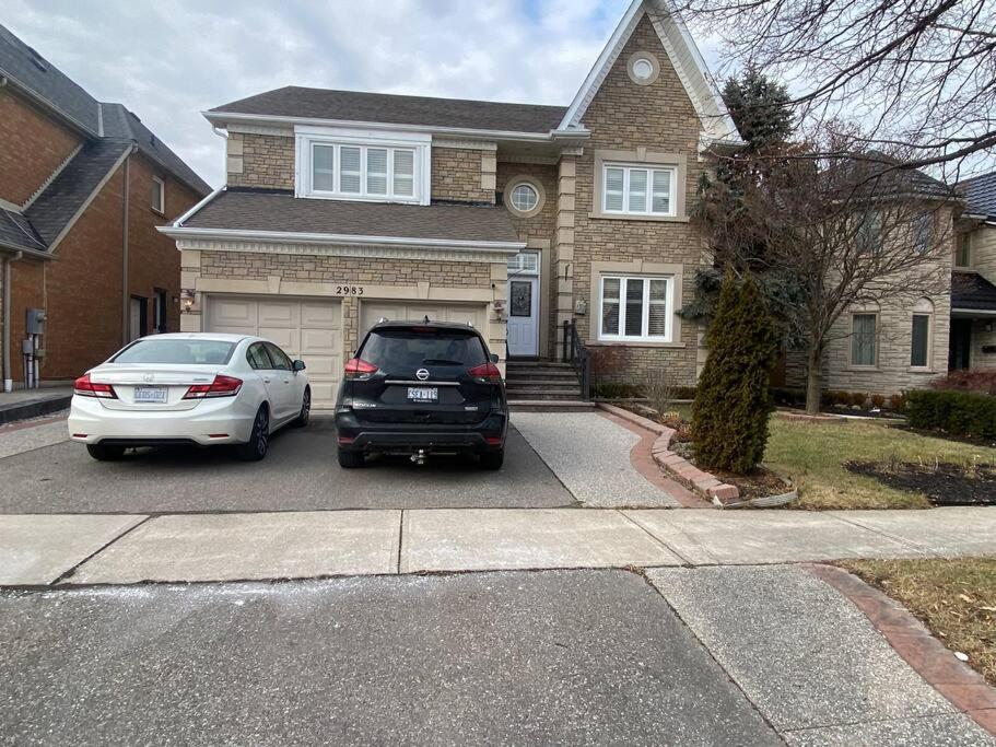 B&B Mississauga - 4 Bedroom House in Mississauga - Bed and Breakfast Mississauga