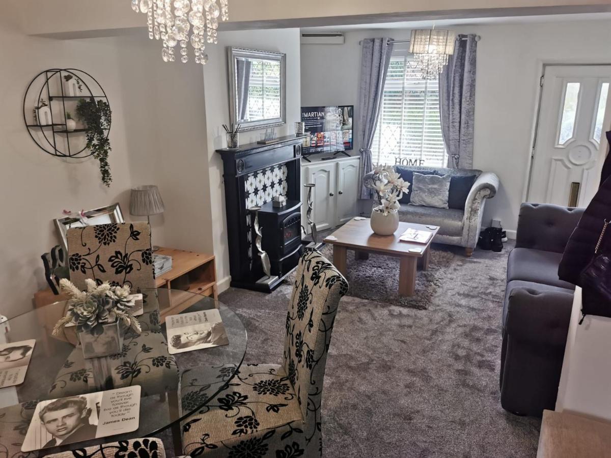 B&B Macclesfield - Stunning 2-Bed House in Macclesfield Cheshire - Bed and Breakfast Macclesfield