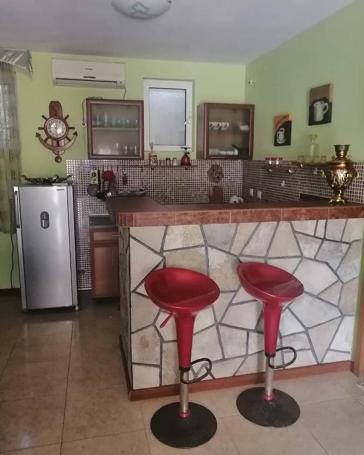 Villa Pavlovic - 30m from the beach - B&B Kruče