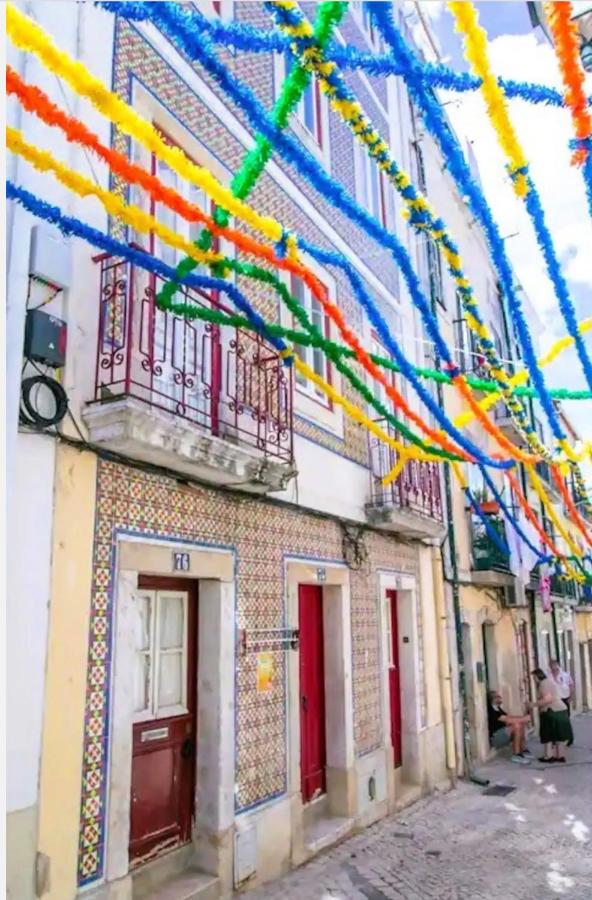 Lisbon Charming Santos Apartment w/ Patio - Ferienwohnung