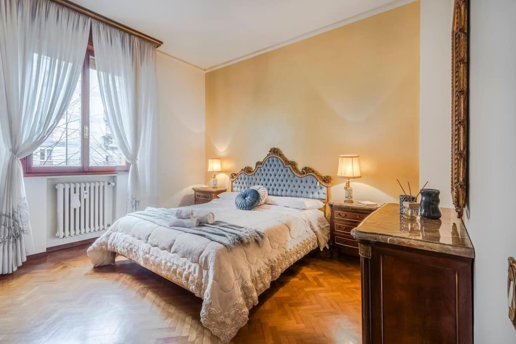 B&B Modena - Drake's Royal Suite - City Centre & Train Station - Bed and Breakfast Modena