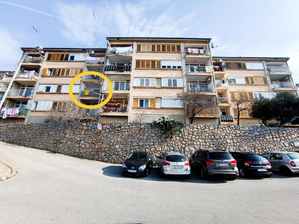 Novouređeni stan s balkonom i pogledom na more - Bed and Breakfast