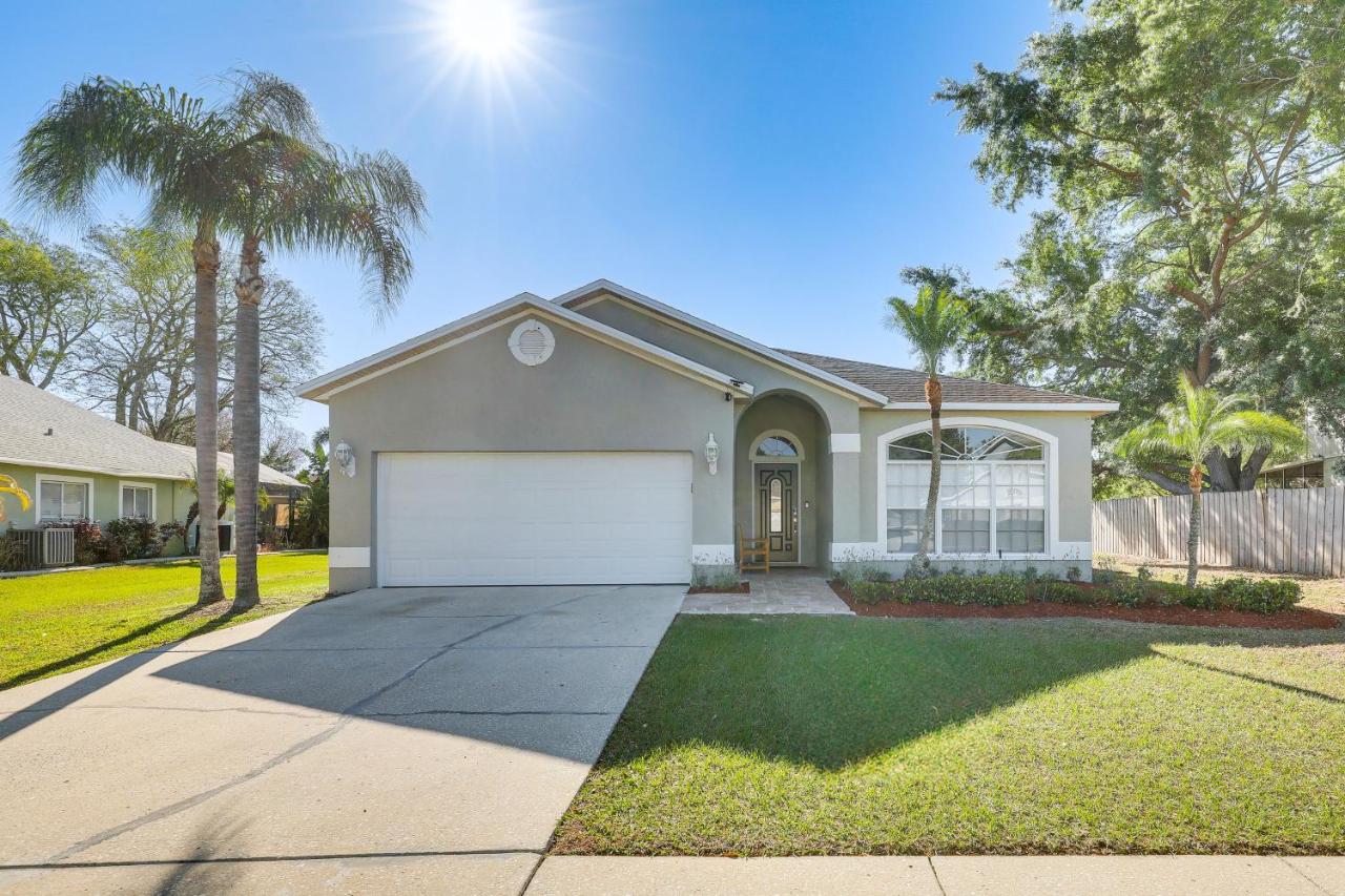 Valrico Home with Yard about 14 Mi to Downtown Tampa - B&B