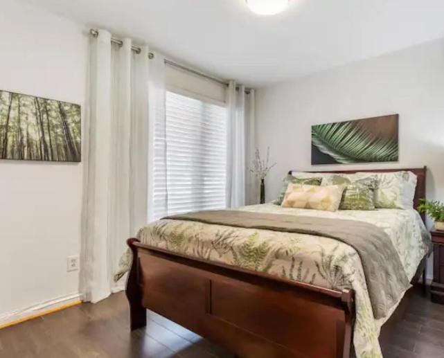 B&B Toronto - Vihome3001C1-3-Bedrooms facing park and school - Bed and Breakfast Toronto