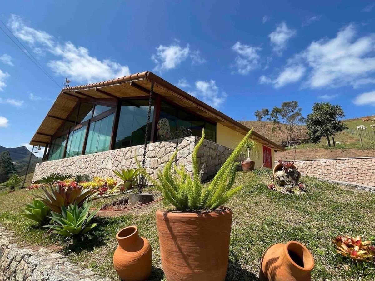 Sítio incrível com piscina e lago - B&B