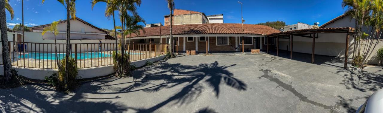 Casa familiar completa próximo ao santuario nacional - B&B