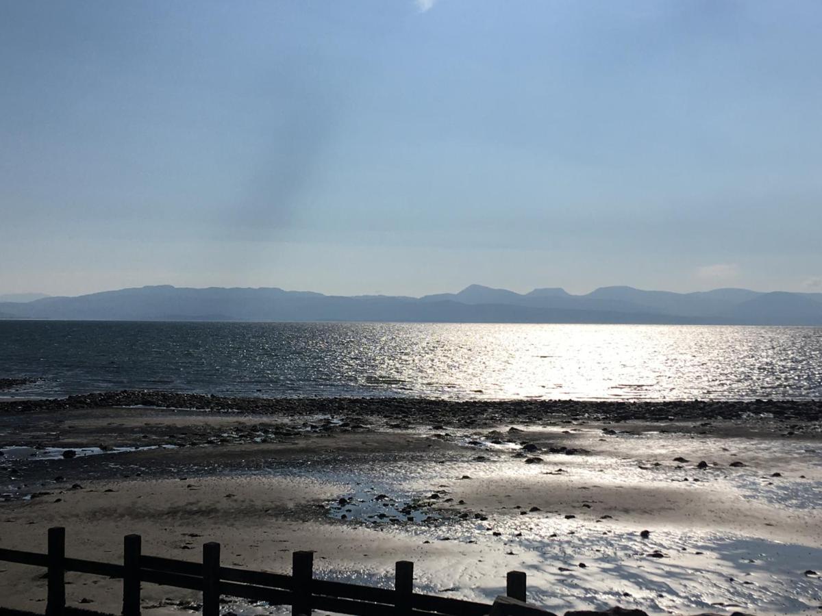 Hafan Y Mor 5 Lakeside , 3 Bedrrom Deluxe sleeps 8 - B&B