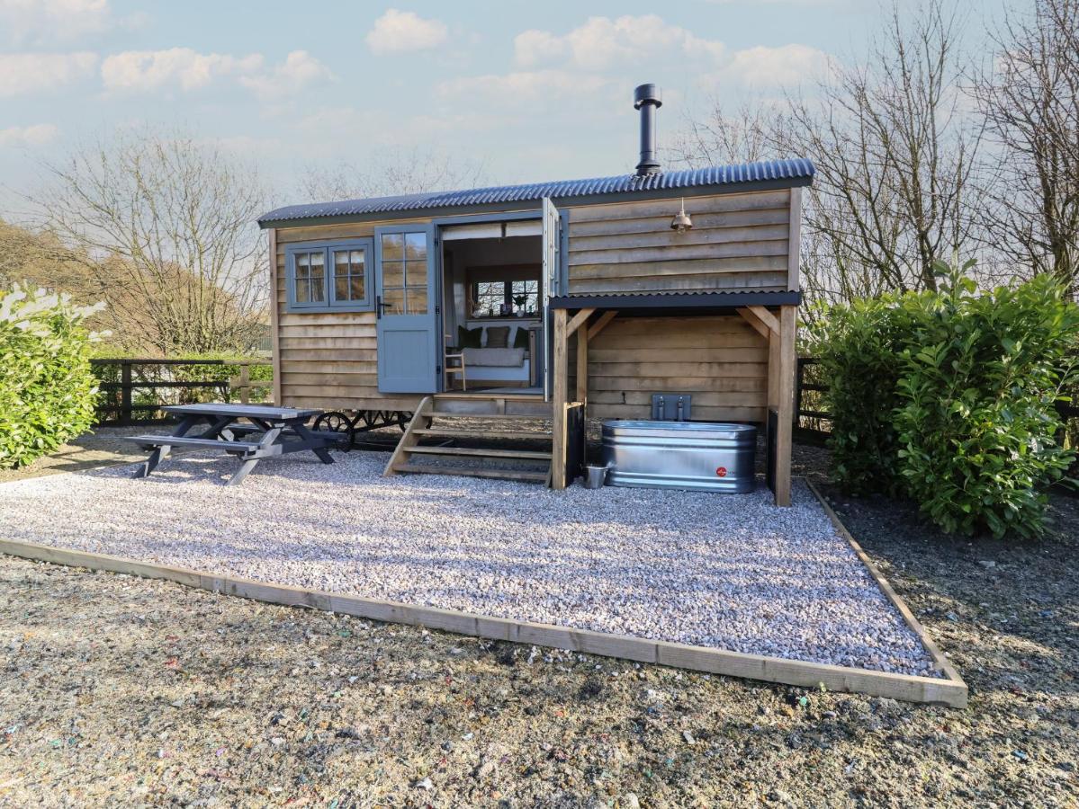 B&B Harrogate - Shepherd Hut 2 - Bed and Breakfast Harrogate