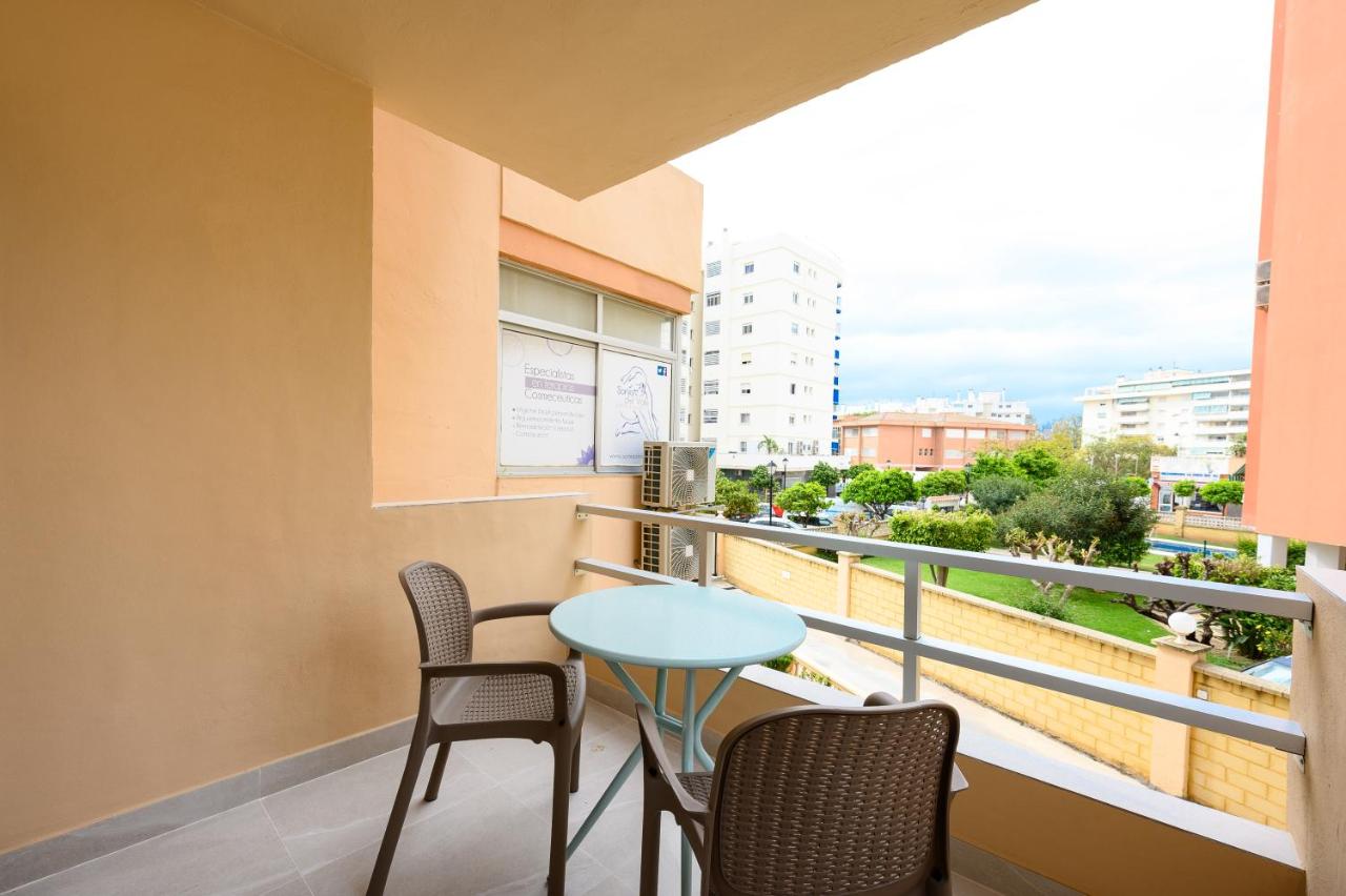 New studio, terrace, parking, and pool by 10ToSea - B&B
