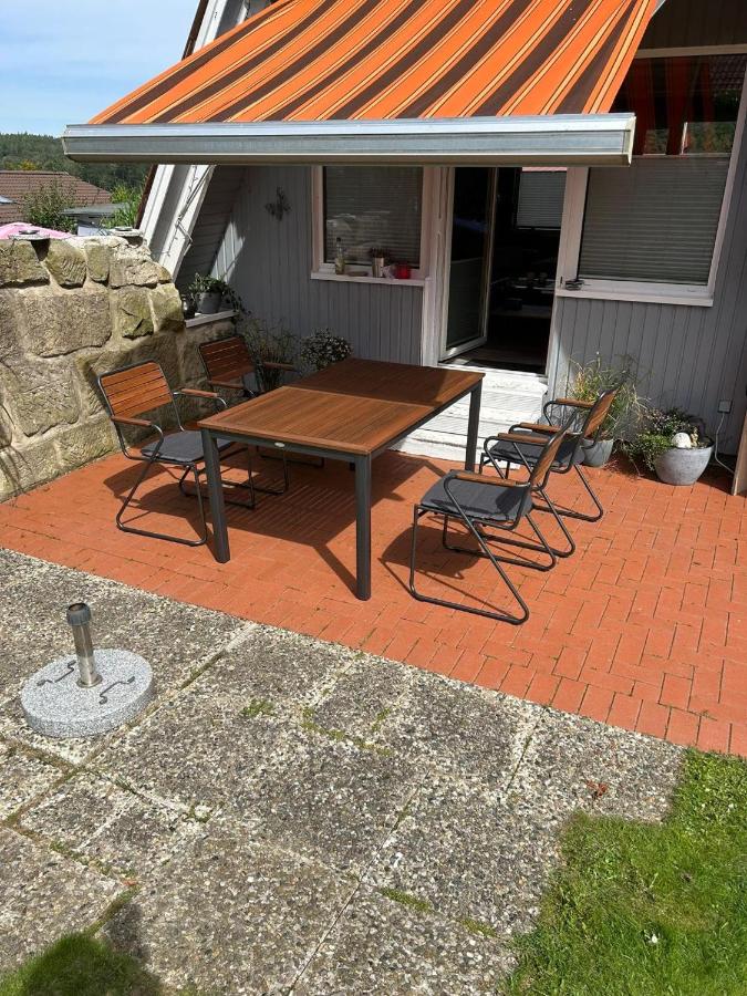 Behagliches Nurdachhaus im Ferienhausgebiet - B&B