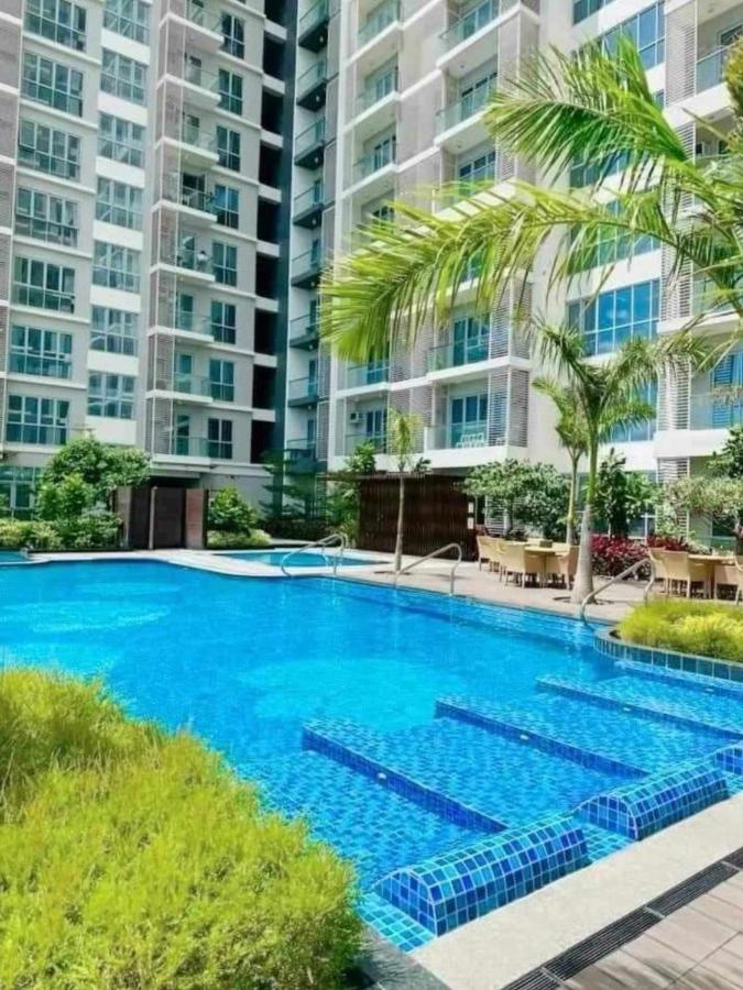 SW 15L, The Palladium, Megaworld Blvd. Iloilo City - B&B