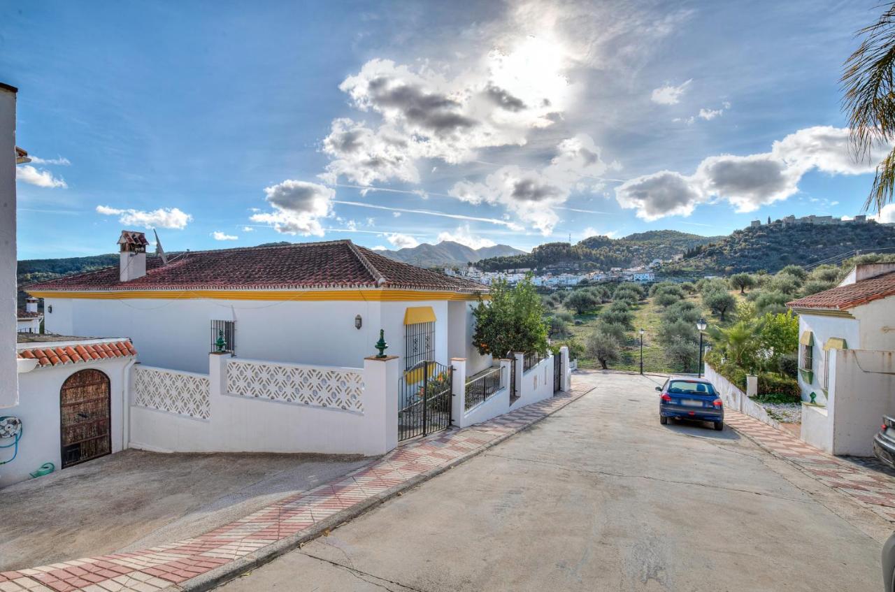 Monda Palms Ground Floor Apartment in Monda - Bed and Breakfast