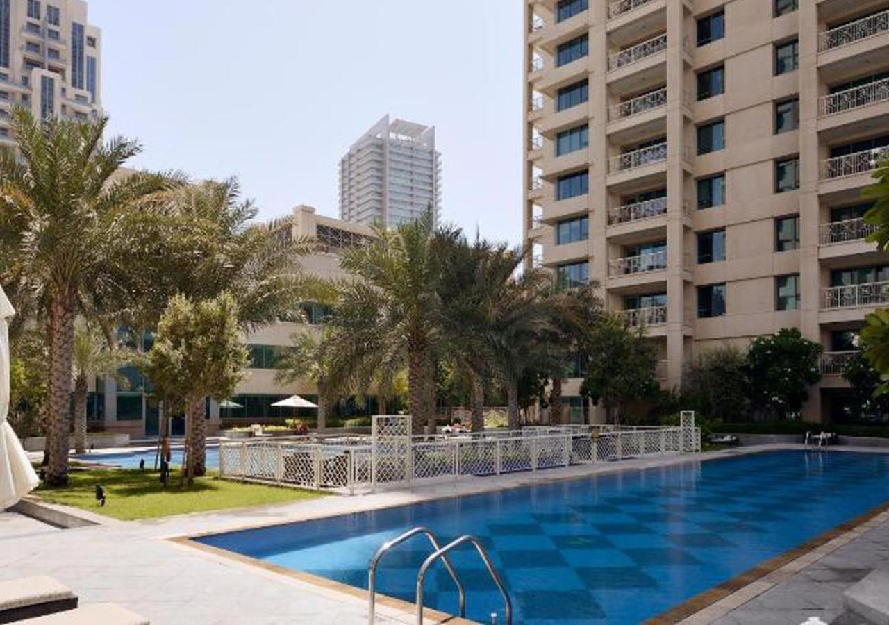 The Signature Burj Khalifa View Residence with Terrace - B&B Dubai