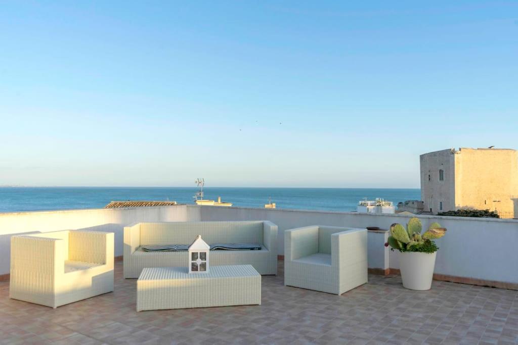 Luxury Palace Attico vista mare e torre Cabrera - B&B