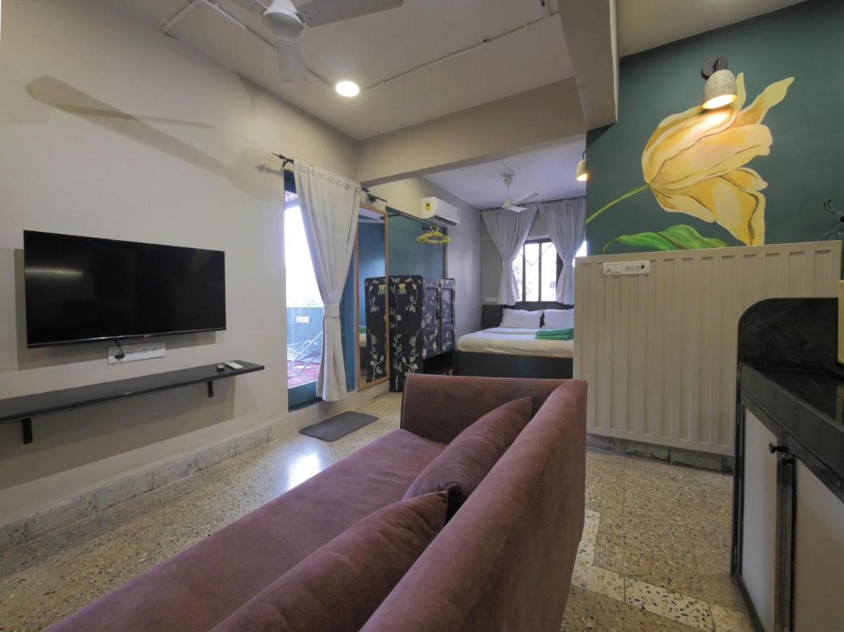 Queenie - Bandra west - B&B