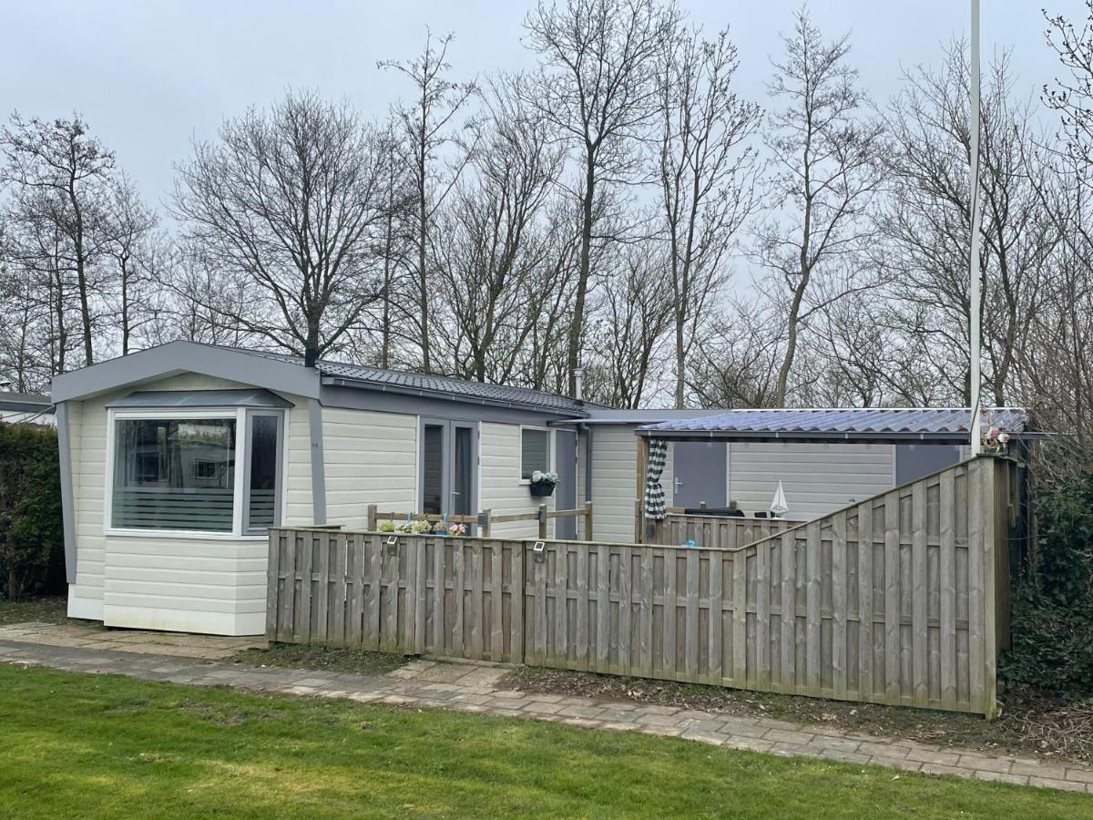 Luxe chalet Friesland i14 - 5 pers - Bed and Breakfast