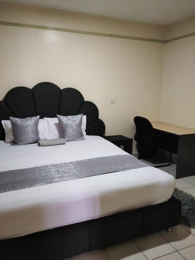 B&B Nairobi - Peridot Suites - Bed and Breakfast Nairobi