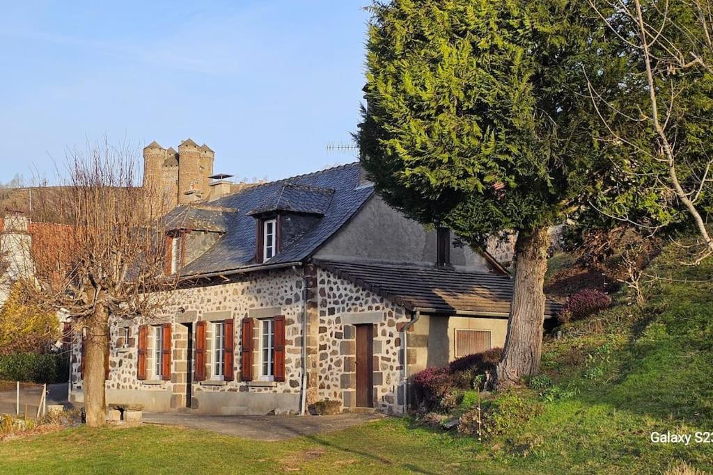 L'Oustal dé l'Adrienne é Jean , Gite de campagne au pied des montagnes - B&B