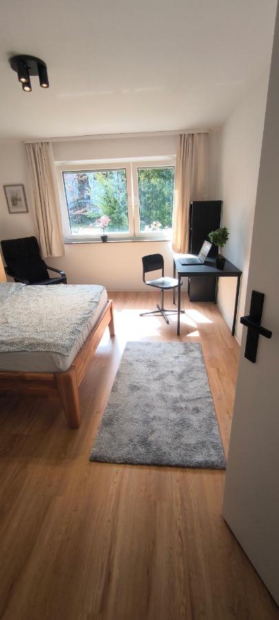 Fresh renovated. 3 Róoms. Central Leonberg. Private parking spot. - B&B Leonberg