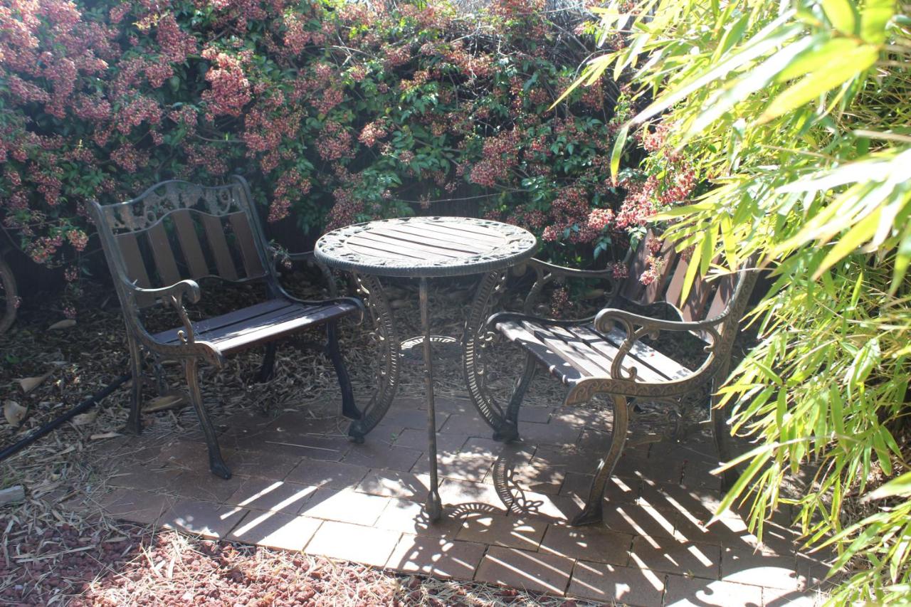 Golden Grain Motor Inn - Bed and Breakfast