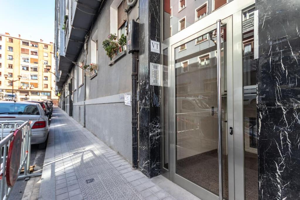 Piso renovado cerca del Ayuntamiento y del metro - B&B
