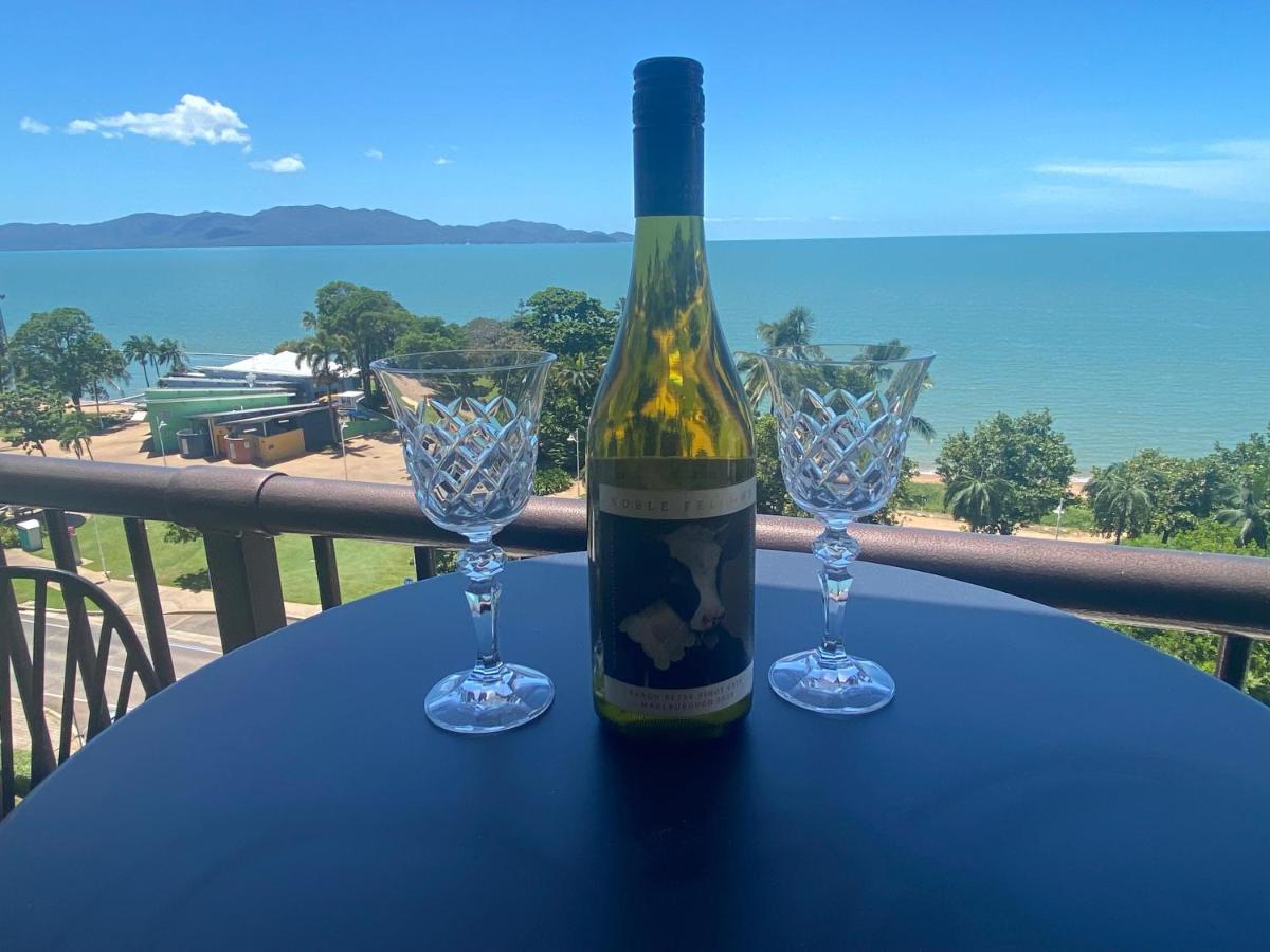 B&B Townsville - It's all about the views! - Bed and Breakfast Townsville