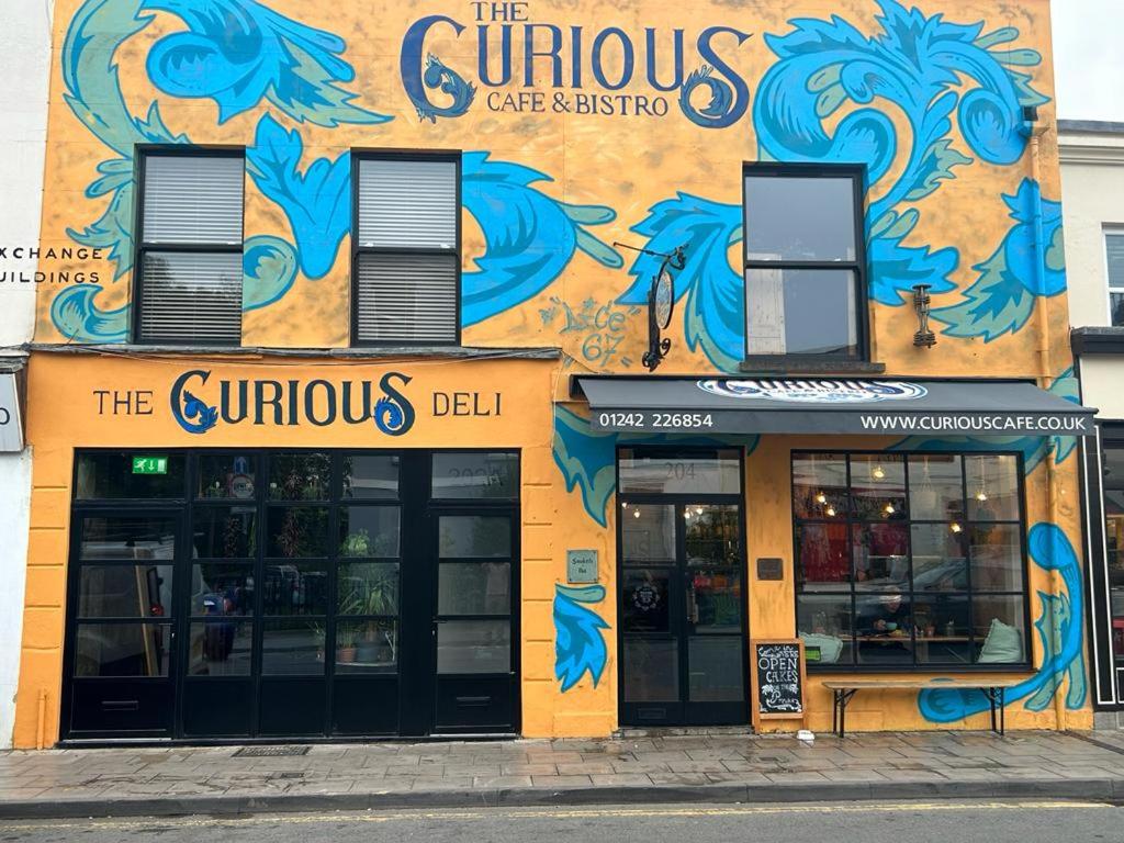 The Curious Apartment, Cheltenham - B&B