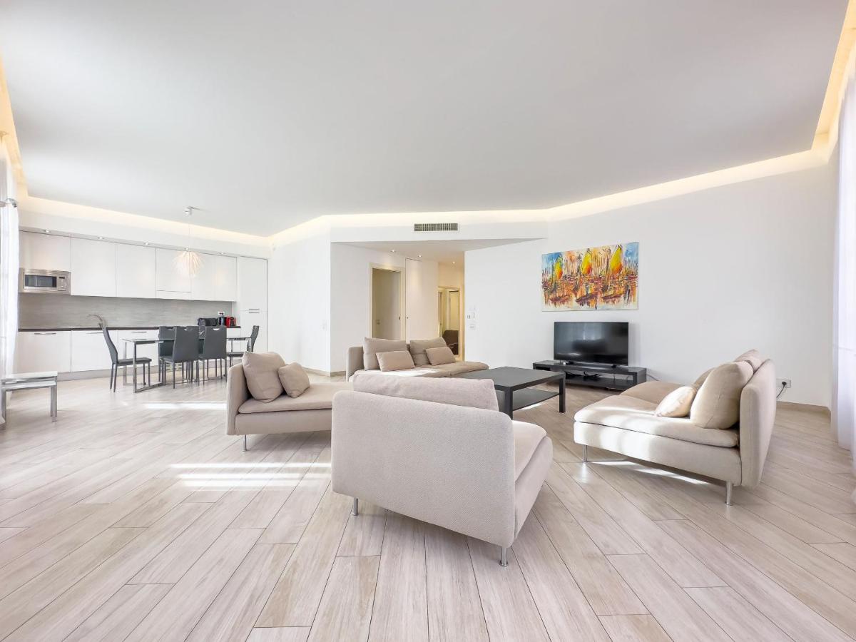 Tony Allard by Winsome Destination 2A - B&B Cannes