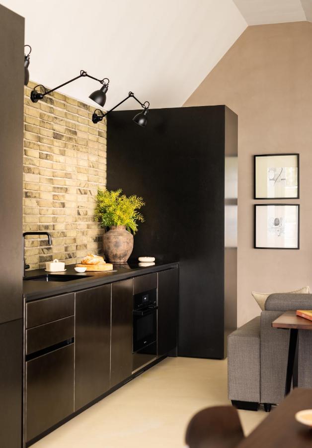 Superior One-Bedroom Apartment With Courtyard View