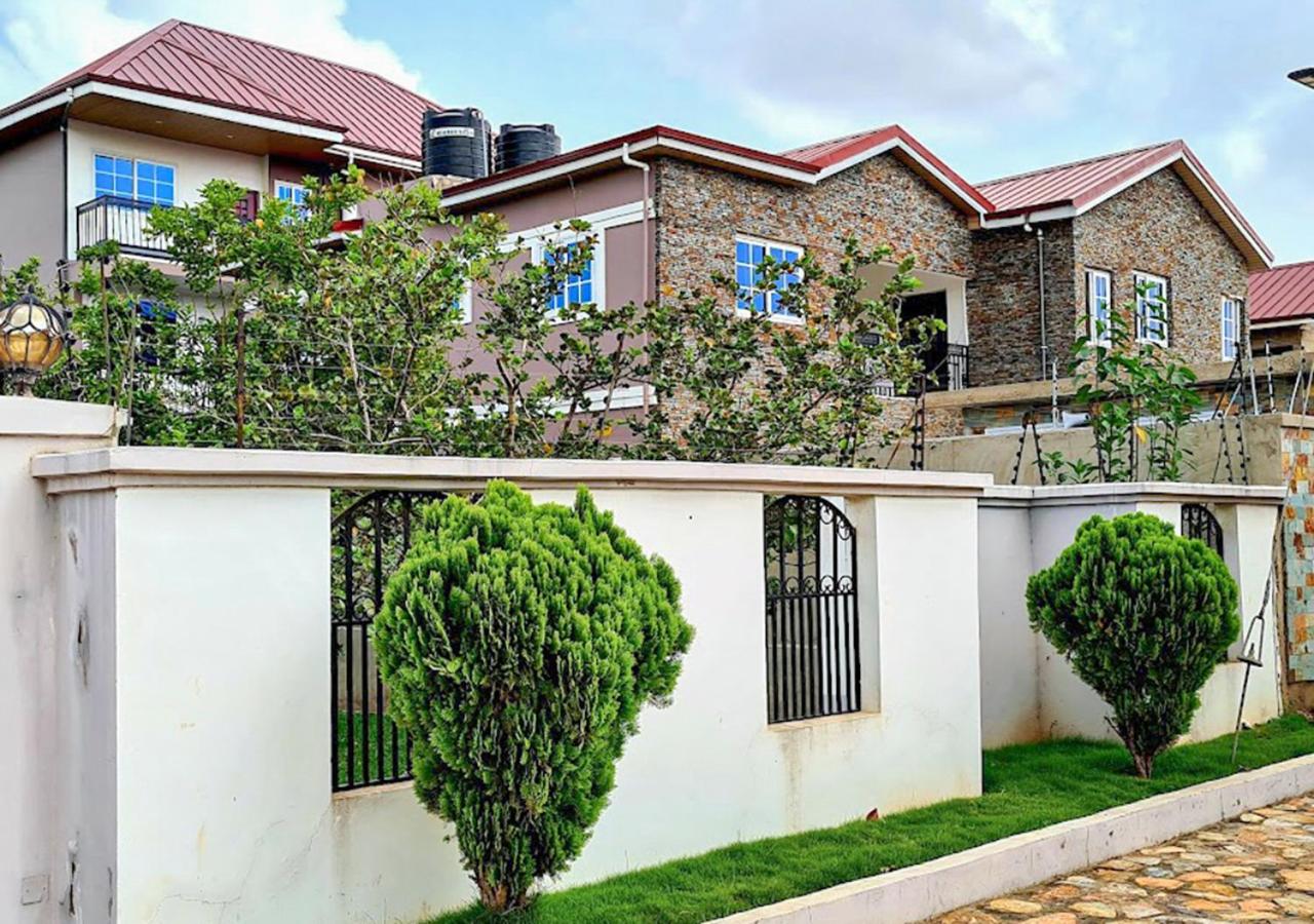 Douglas Court Accra-Fantastic Living 1,2,3-Beds in Adenta, 5star Service, Free Wifi, 30mins to Airport, by DLA - B&B Bodomasi