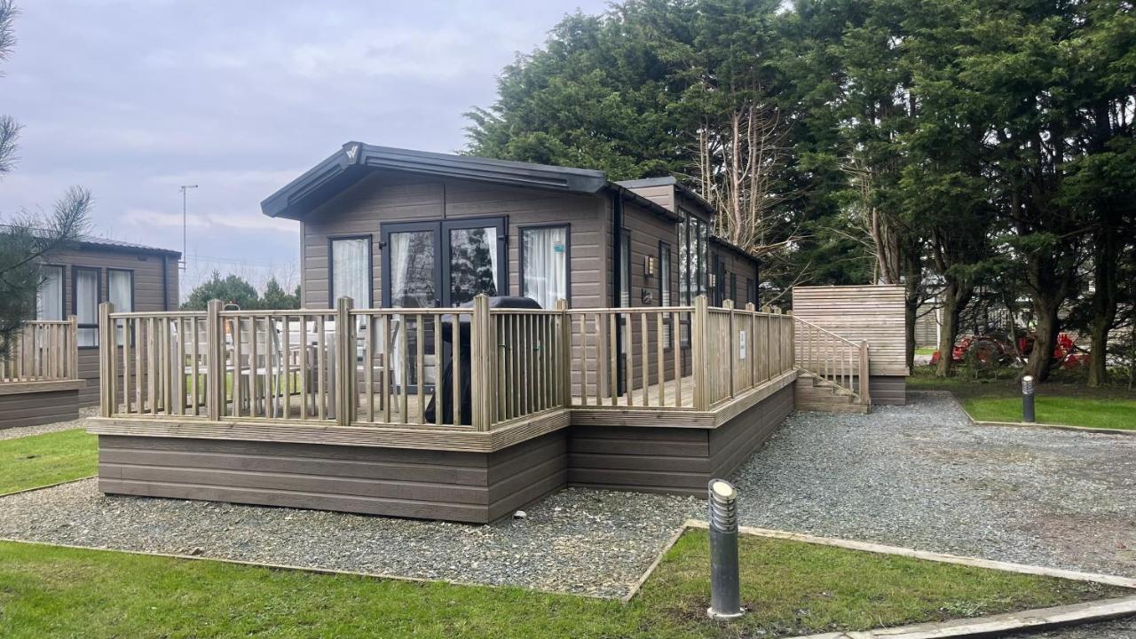 B&B Preston - Cosy 3-Bed hot tub Lodge in Pr3 - Bed and Breakfast Preston