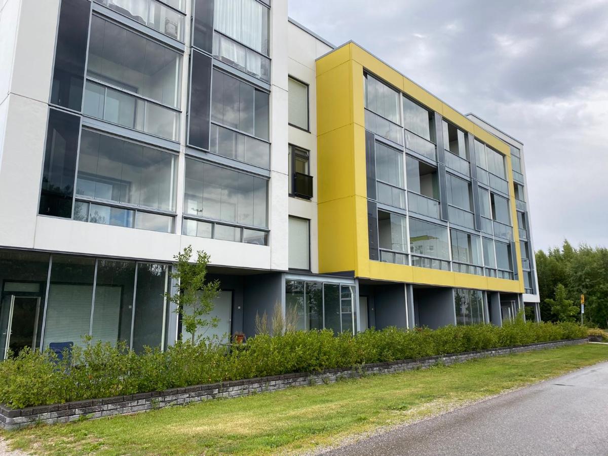 Apartment in Vantaa, own parking, near station, terrace loft, Netflix - B&B